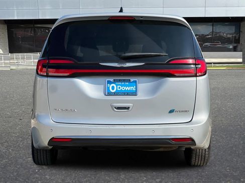 Used 2023 Chrysler Pacifica Limited image 8