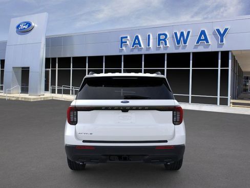 Used 2025 Ford Explorer Active RWD image 5