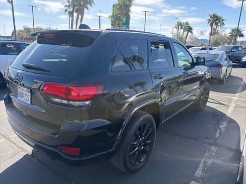 Used 2018 Jeep Grand Cherokee Altitude image 6