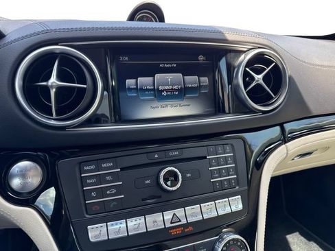 Used 2020 Mercedes-Benz SL 550 image 11