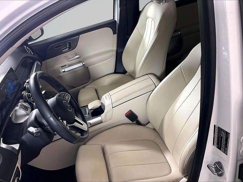 Used 2021 Mercedes-Benz GLB 250 4MATIC image 25