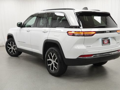 Certified 2025 Jeep Grand Cherokee Limited AWD/4WD image 14