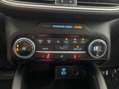 Used 2021 Ford Escape SE w/ Cold Weather Package image 23