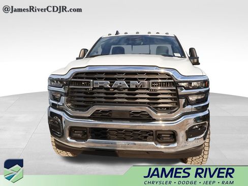 Used 2025 RAM 2500 Big Horn AWD/4WD image 5