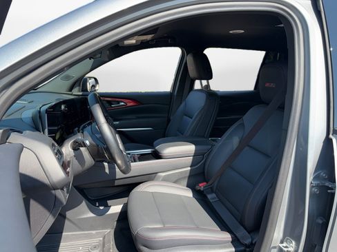 Certified 2024 Chevrolet Traverse Z71 w/ Enhanced Driving Package AWD/4WD image 9