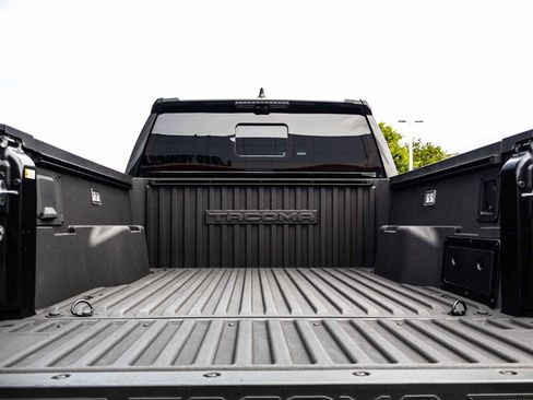Used 2025 Toyota Tacoma Limited AWD/4WD image 16