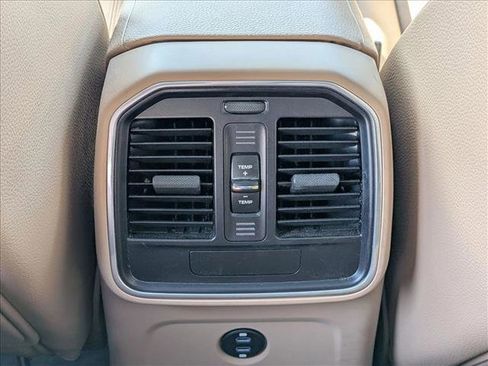 Used 2021 Porsche Macan image 17