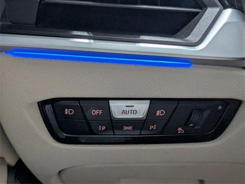 Used 2020 BMW 330i Sedan w/ M Sport Package image 19