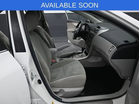 Used 2013 Toyota Corolla LE image 31