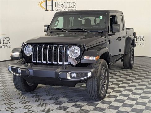 Used 2023 Jeep Gladiator Overland image 4