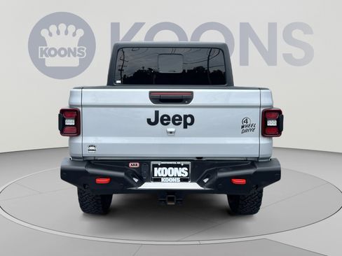 Used 2024 Jeep Gladiator Sport AWD/4WD image 5