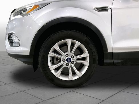 Used 2017 Ford Escape SE w/ Equipment Group 201A AWD/4WD image 11