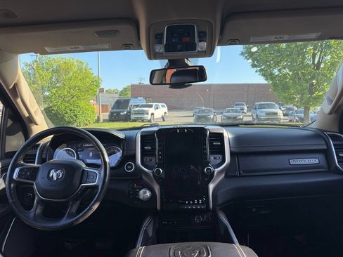 Used 2019 RAM 1500 Laramie AWD/4WD image 9