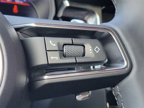 Used 2025 Porsche Macan image 27