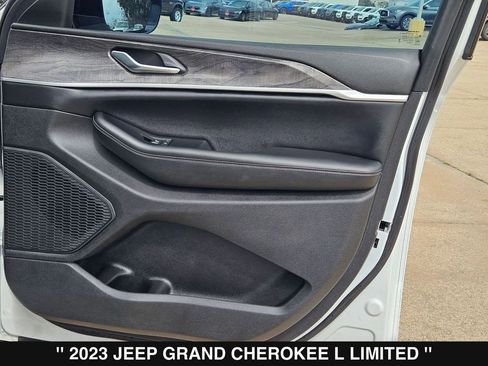 Used 2023 Jeep Grand Cherokee L Limited image 32