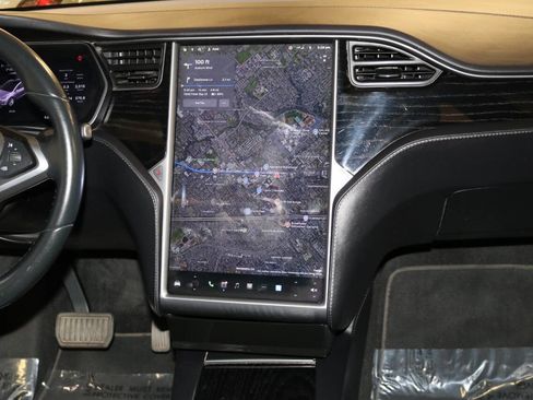 Used 2018 Tesla Model X 75D image 32