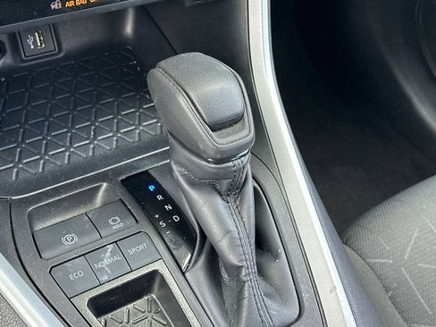 Used 2025 Toyota RAV4 XLE FWD image 20