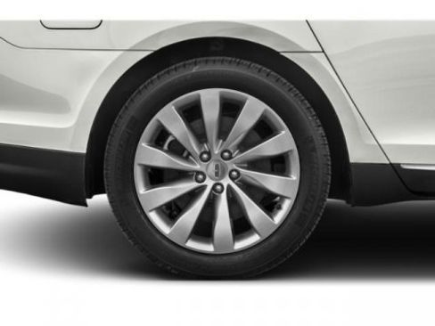 Used 2015 Lincoln MKS image 12