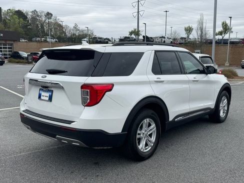 Used 2023 Ford Explorer XLT w/ Equipment Group 202A image 5