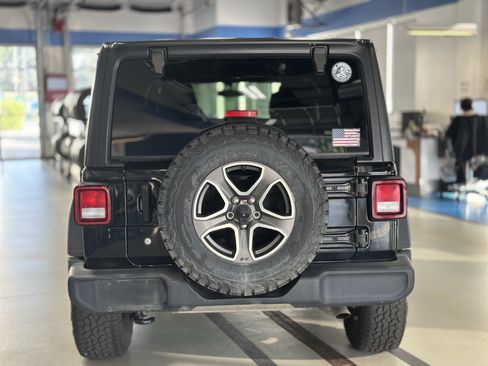 Used 2018 Jeep Wrangler Unlimited Sport S AWD/4WD image 6