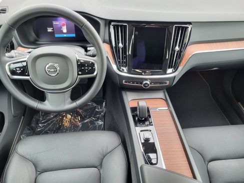 Certified 2024 Volvo V60 B5 Cross Country Plus AWD/4WD image 22