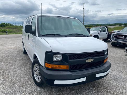 Used 2011 Chevrolet Express 1500 RWD image 4