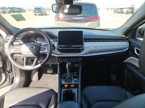 Used 2025 Jeep Compass Limited AWD/4WD image 3