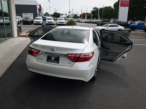 Used 2017 Toyota Camry XLE w/ Moonroof Package FWD image 40