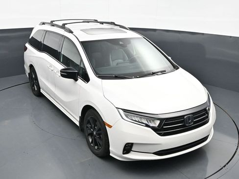 Used 2023 Honda Odyssey Sport image 13