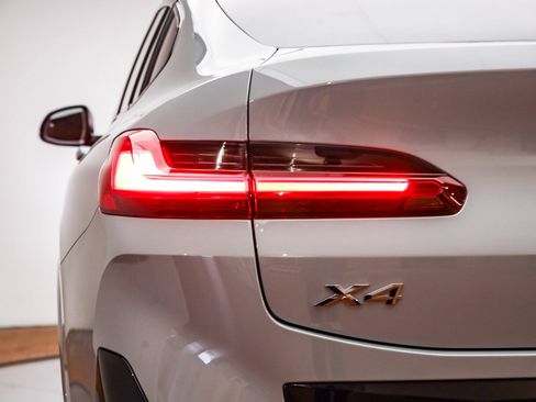 Used 2025 BMW X4 xDrive30i w/ Premium Package image 9