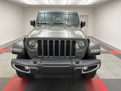 Used 2023 Jeep Gladiator Sport image 2