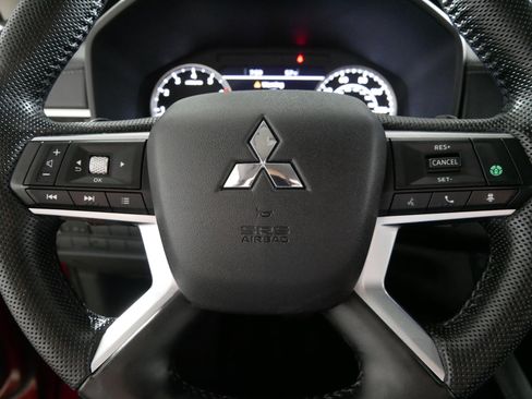Used 2023 Mitsubishi Outlander SE image 25