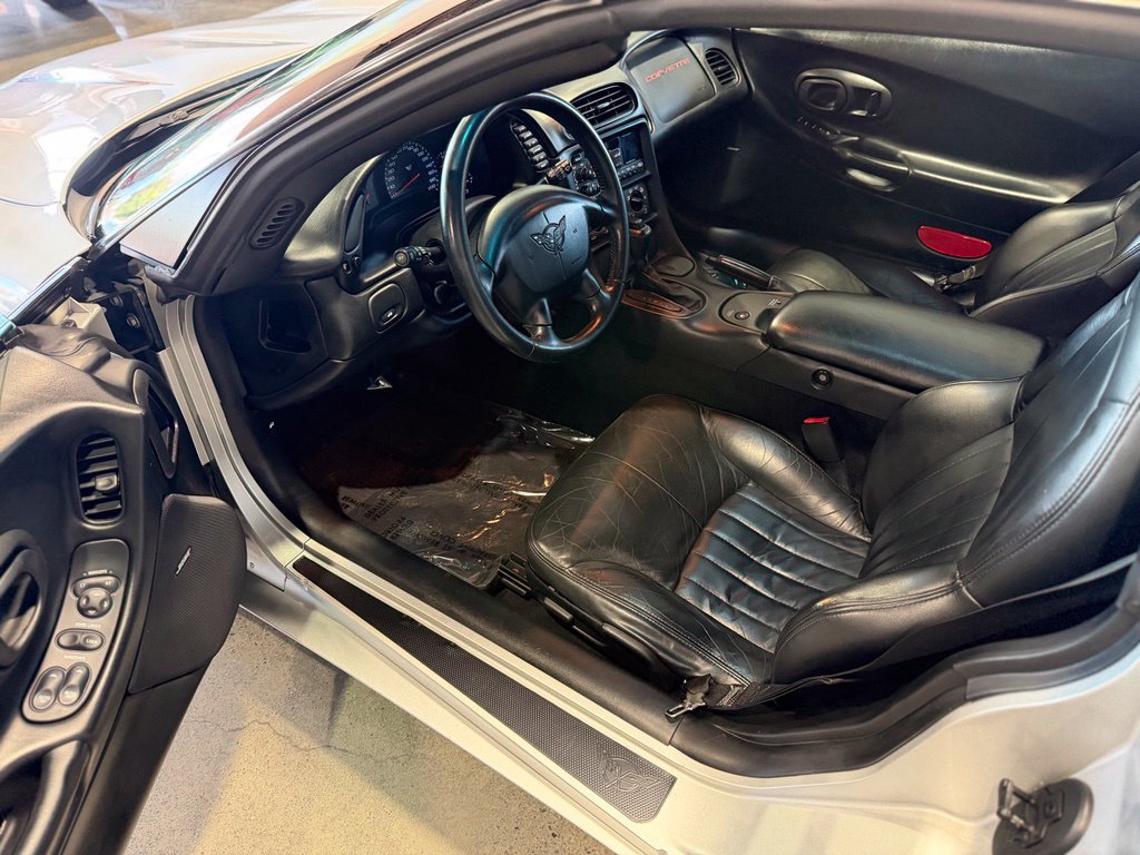 Used 2002 Chevrolet Corvette Coupe RWD image 11