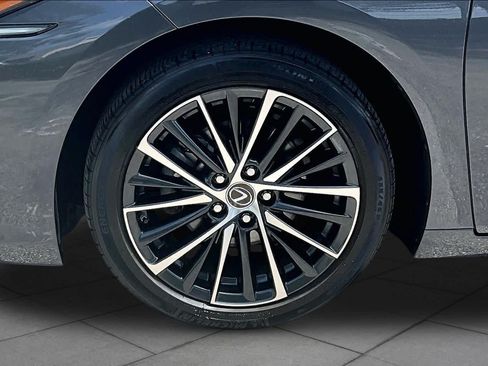 Used 2022 Lexus ES 350 w/ Premium Package FWD image 11