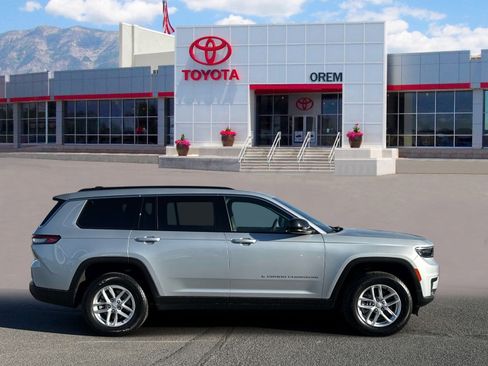 Used 2025 Jeep Grand Cherokee L Laredo w/ Trailer Tow Package AWD/4WD image 3