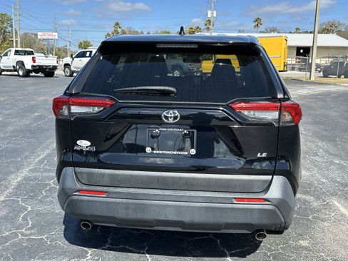 Used 2023 Toyota RAV4 LE FWD image 5