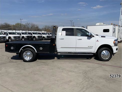 Used 2022 RAM 5500 4x4 Crew Cab image 5