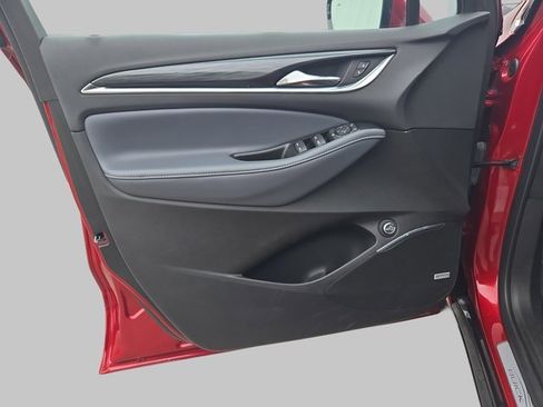 Used 2023 Buick Enclave Essence image 33