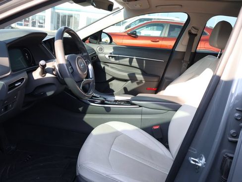 Used 2020 Hyundai Sonata Limited w/ Preferred Accessory Package FWD image 9
