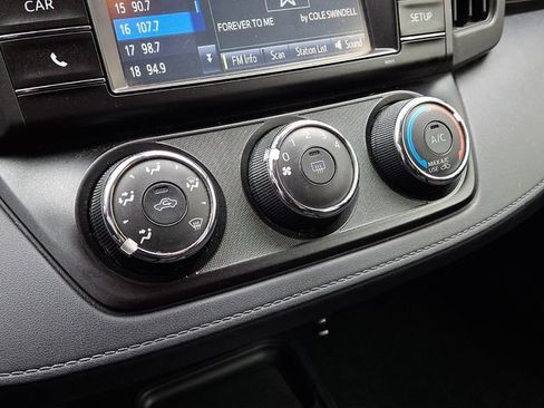 Used 2017 Toyota RAV4 LE w/ Carpet Mat Package image 17