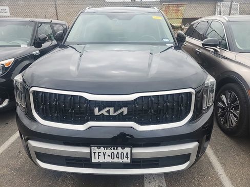 Used 2024 Kia Telluride EX w/ EX Captain's Chair Package FWD image 2