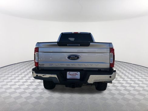 Used 2019 Ford F250 XLT w/ XLT Premium Package image 15