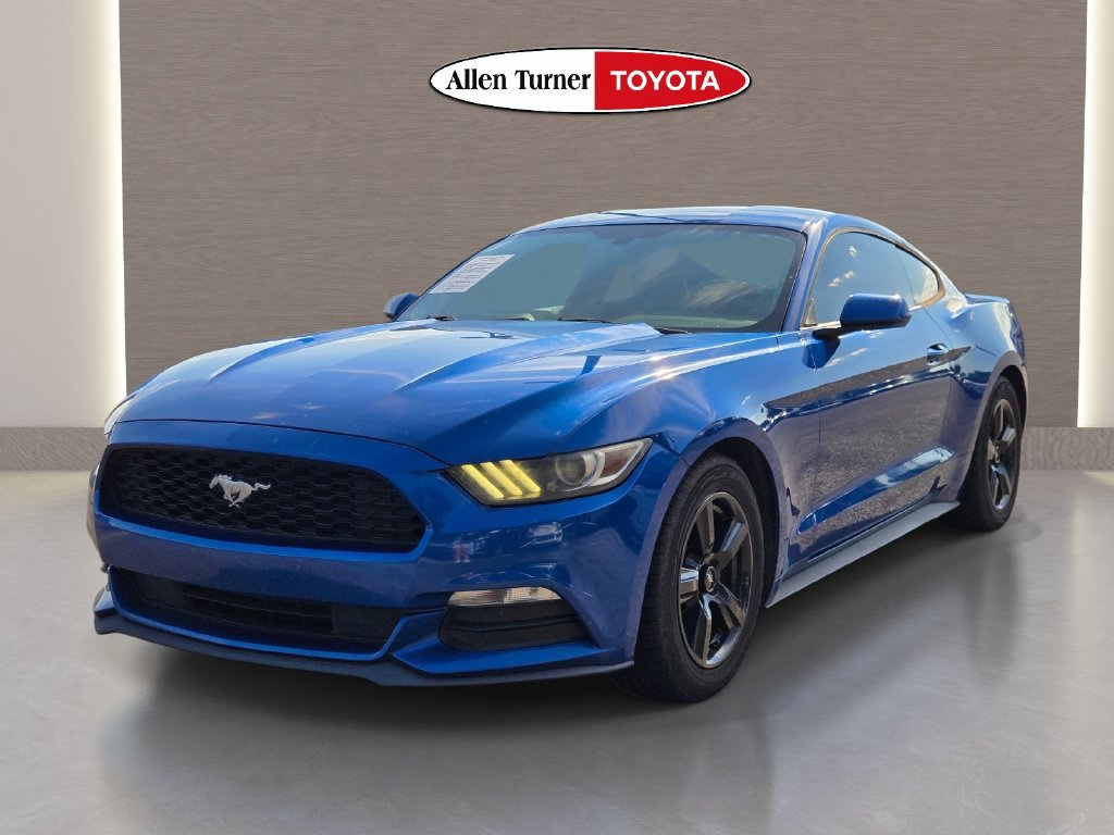 Used 2017 Ford Mustang Coupe RWD image 3