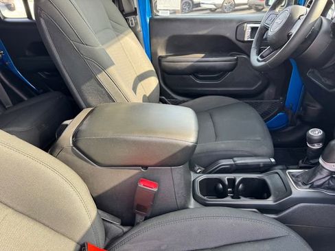 Used 2022 Jeep Gladiator Sport AWD/4WD image 6