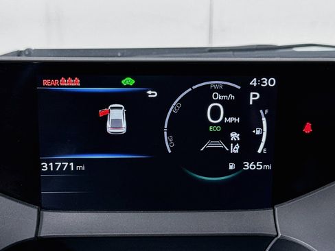 Used 2025 Toyota Prius LE FWD image 19