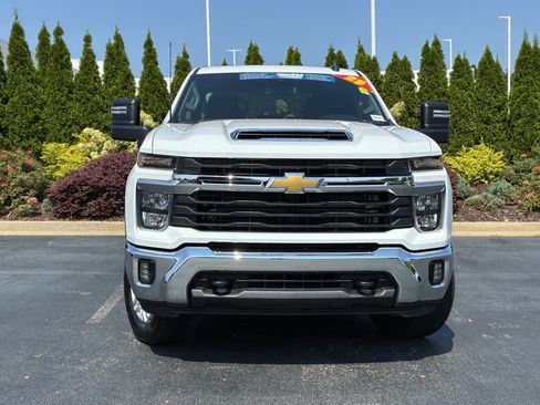 Used 2025 Chevrolet Silverado 2500 LT w/ Convenience Package AWD/4WD image 5