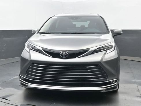 New 2026 Toyota Sienna Limited FWD image 21
