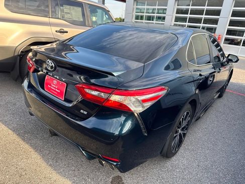 Used 2018 Toyota Camry SE FWD image 7