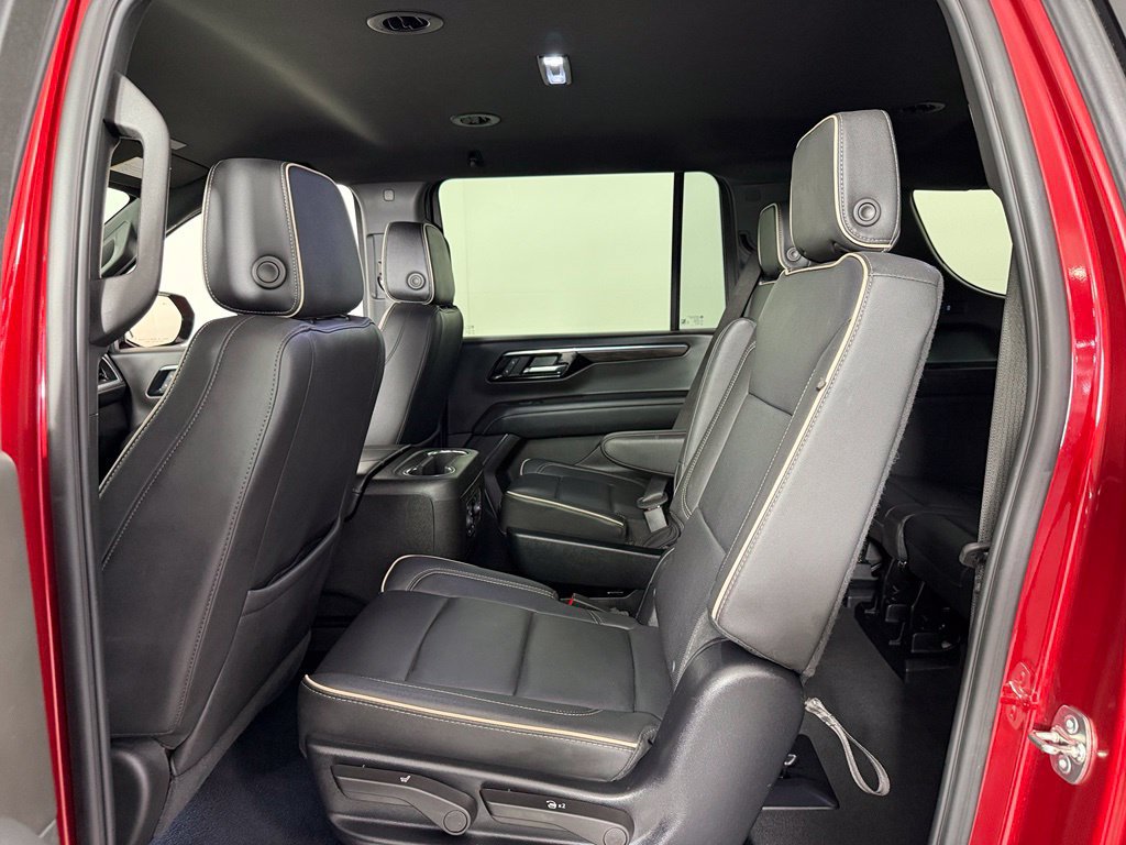 Used 2025 Chevrolet Suburban Premier AWD/4WD image 19