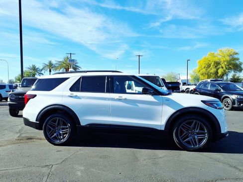 Certified 2025 Ford Explorer ST-Line w/ Premium Package AWD/4WD image 7